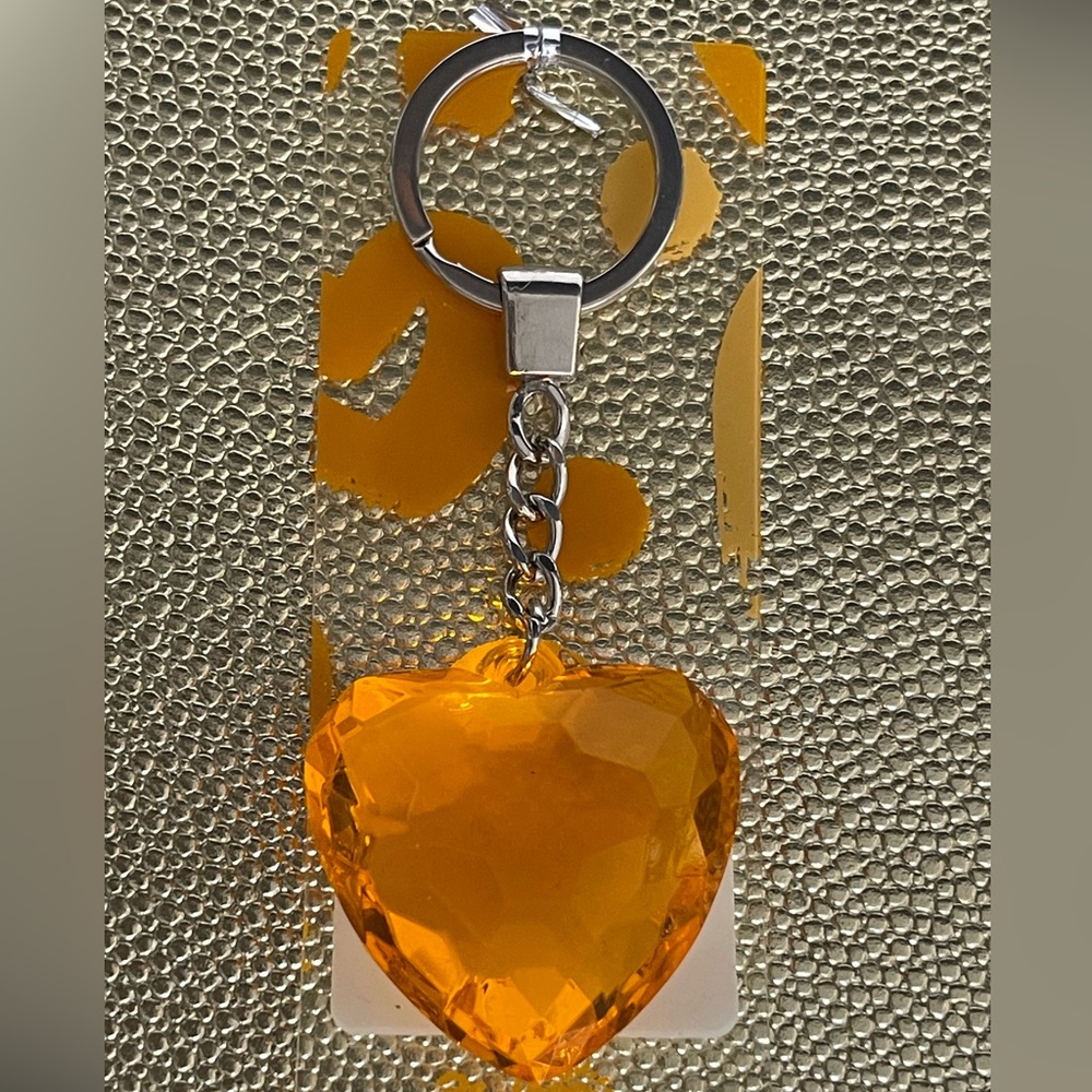 Diamond Heart Key Chain - Picture 3 of 7